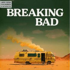 Oben steht "BREAKING BAD". Darunter ein Wohnmobil in einer Wüstenlandschaft. Rauch steigt aus dem Dach auf.