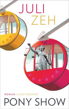 "PONY SHOW ROMAN LUCHTERHAND JULI ZEH" steht neben gelber und roter Seilbahnkabine, letztere mit Justitia-Statue.