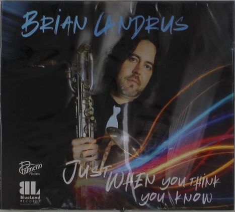 "Brian Landrus. Just When You Think You Know." Ein Mann mit einem Saxophon, umgeben von bunten Lichtstreifen.