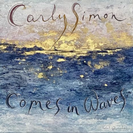 „Carly Simon“ und „Comes in Waves“. Malerei mit pastellfarbenem Himmel und blau-goldenem Meer.