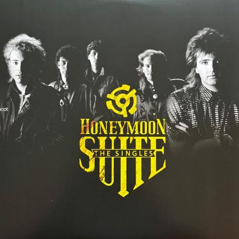 „Honeymoon Suite: The Singles“ steht in gelber Schrift. Schwarz-weißes Foto einer Band mit fünf männlichen Mitgliedern.