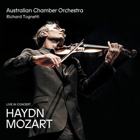 Australian Chamber Orchestra, Richard Tognetti, Haydn, Mozart. Ein Geiger in einem dunklen Anzug spielt leidenschaftlich.