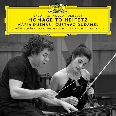 "Homage to Heifetz" von María Dueñas und Gustavo Dudamel mit Simón Bolívar Symphony Orchestra. Zwei Musiker proben.