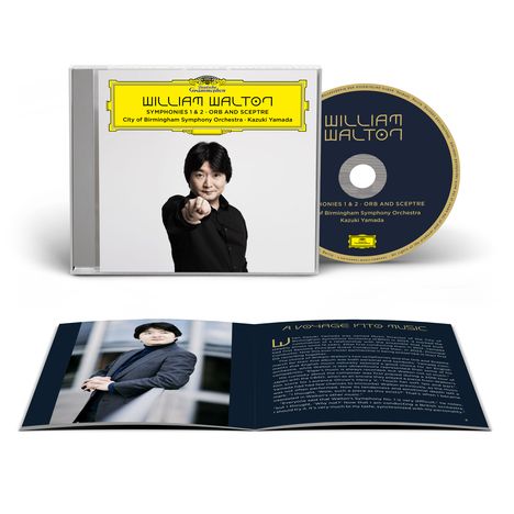"William Walton Symphonies 1 & 2, Orb and Sceptre, City of Birmingham Symphony Orchestra - Kazuki Yamada." 
Eine CD-Hülle mit Foto eines Mannes in schwarzem Hemd, der auf den Betrachter zeigt. Es gibt ein geöffnetes Heft mit einem weiteren Foto des Mannes und Text.