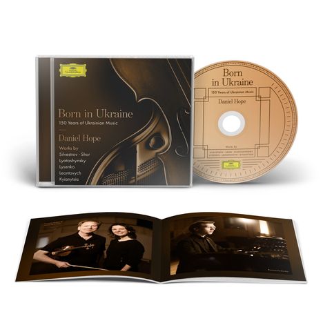 "Born in Ukraine: 150 Years of Ukrainian Music" von Daniel Hope. CD-Hülle und beigelegte Broschüre mit Musikerbildern.