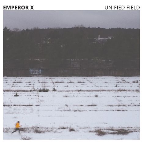 Texte: "EMPEROR X" oben links, "UNIFIED FIELD" oben rechts. Winterlandschaft, Person im gelben Mantel läuft über verschneites Feld.