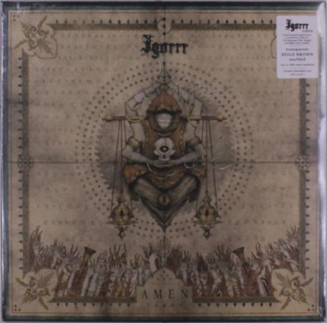 Igorrr, transparente Beige-Braun, halbtransparente Kreatur mit Kapuze, hält Waage, umgeben von Massen mit erhobenen Händen.