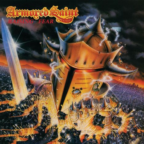 "Armored Saint" und "Raising Fear" in auffälligen Farben. Illustration: Gigantischer Helm zerstört eine Stadt bei Nacht.