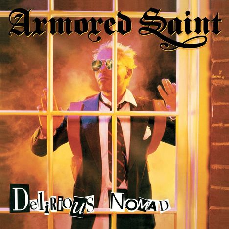 "Armored Saint" oben, "Delirious Nomad" unten; ein Mann in Anzug hinter einem Fenster, von buntem Licht umgeben.
