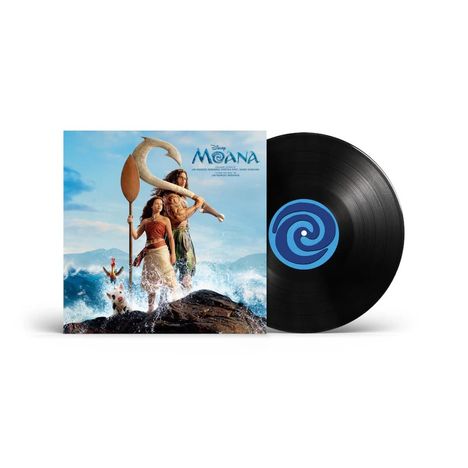 Oben steht "Disney Vaiana". Zwei Figuren stehen auf einem Felsen vor einem dynamischen Meer; die Frau trägt einen Paddel.