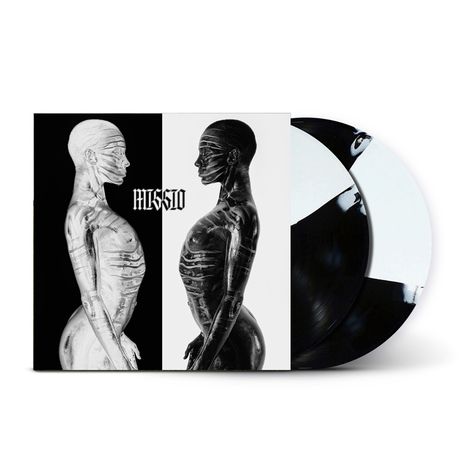 Text: "MISSIO". Zwei Figuren in Profilansicht, eine silber, die andere schwarz, auf geteiltem Hintergrund in Schwarz-Weiß. Vinyl-Platten.
