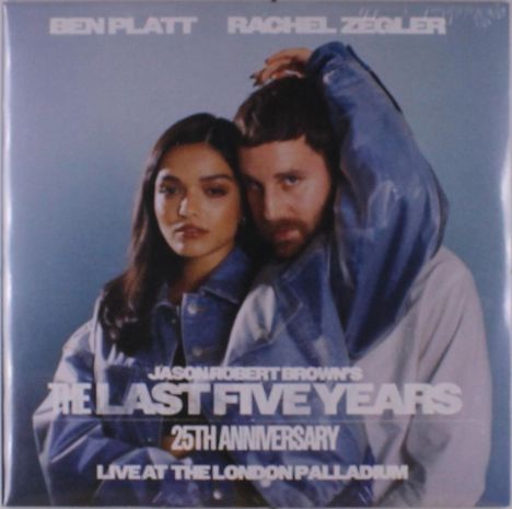 "THE LAST FIVE YEARS", "25TH ANNIVERSARY", "LIVE AT THE LONDON PALLADIUM". Zwei Menschen in blauen Jacken.
