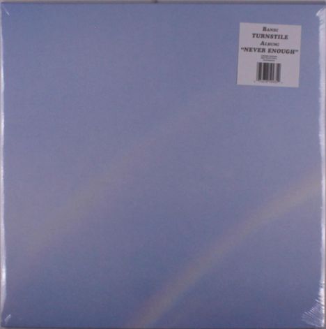 Der Text lautet: "Band: TURNSTILE Album: 'NEVER ENOUGH'". Der Hintergrund ist hellblau mit einem schwachen Regenbogen.