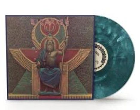In der Mitte steht der Text "QUANTUM". Daneben ein bläulich-grünes Vinyl und eine Illustration eines Pharaos auf einem Thron.