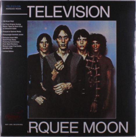 "TELEVISION MARQUEE MOON" und eine Reihe weiterer Details. Vier Männer stehen in schwarzem Rahmen vor blauem Hintergrund.