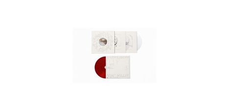 Oben "Jennifer Cardini & Lucie Antunes". Zwei Schallplatten, eine rot, eine weiß, mit kunstvoll gestalteten Hüllen.