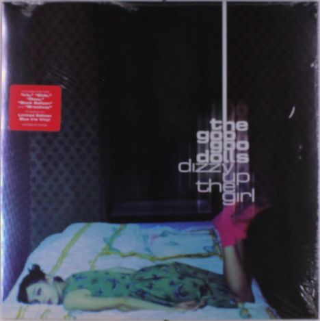 Texte: "the goo goo dolls dizzy up the girl." Eine Person liegt auf einem Bett in einem gedämpften, dunklen Raum.