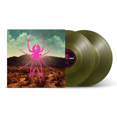Text "33 1/3" und "DANGER DAYS". Eine Illustration mit einer pinken Spinne vor einer Wüstenlandschaft. Zwei grüne Schallplatten.