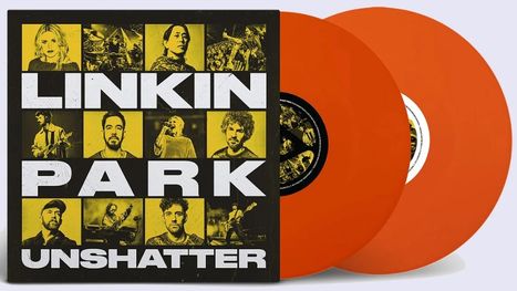 "LINKIN PARK UNSHATTER" in großen Buchstaben. Links Schwarz-Weiß-Porträts, rechts zwei orangefarbene Schallplatten.