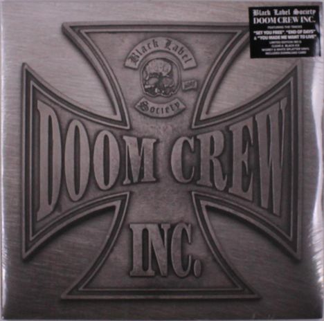 "Doom Crew Inc." großes, metallisch wirkendes Kreuzdesign. "Black Label Society" oben im Logo mit Totenkopf.
