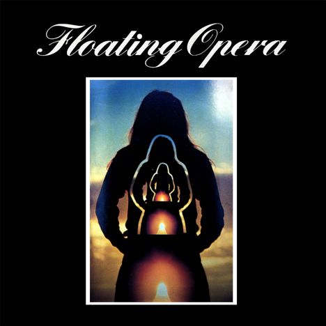 "Floating Opera" in geschwungener Schrift oben. Darunter ein Bild mit Spiegelbild-Effekt von vier Silhouetten im Sonnenuntergang.