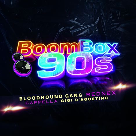 "Boom Box 90s" in leuchtenden Neonfarben. "Bloodhound Gang, Rednex, Cappella, Gigi D'Agostino" unten. Illustration.