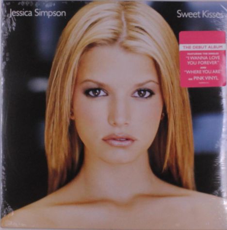 Text: "Jessica Simpson", "Sweet Kisses", "THE DEBUT ALBUM", "I WANNA LOVE YOU FOREVER", "WHERE YOU ARE". Blonde Frau, nah.