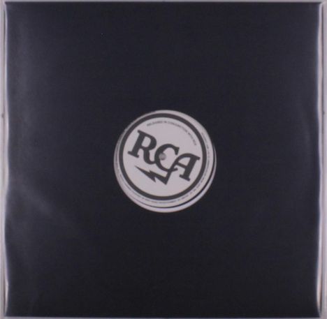 Logo mit der Aufschrift „RCA“ und einem Blitzsymbol. Darunter steht „RELEASED IN LIVING STEREO MCA“. Schwarz-weißes Design.