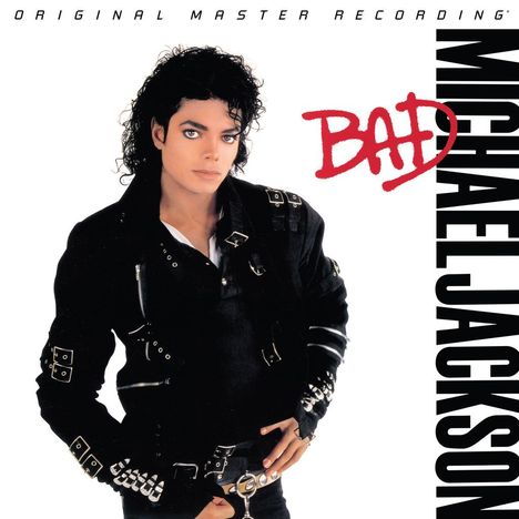 Aufschrift „ORIGINAL MASTER RECORDING“, „BAD“, „MICHAEL JACKSON“. Person in schwarzer Lederjacke mit vielen Schnallen.
