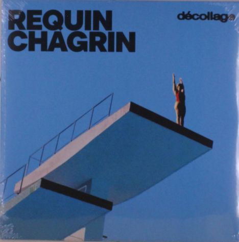 Text: "REQUIN CHAGRIN", "décollage". Eine Person im roten Badeanzug steht auf einem Sprungbrett, blauer Himmel.