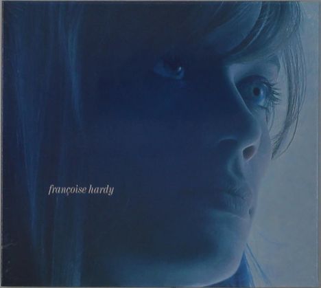 Text: „françoise hardy“. Porträt einer Frau in bläulichem Licht, seitlich betrachtet.