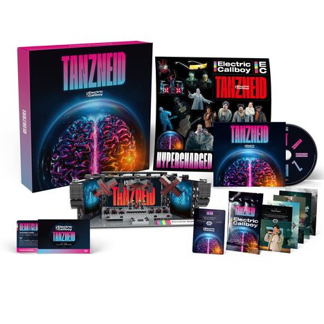"TANZNEID", "Electric Callboy", "HYPERCHARGED". Verpackung mit Gehirn, Bühne, CD, Aufkleber und Karten.