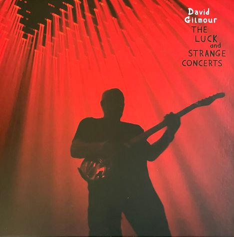 Text: "David Gilmour THE LUCK and STRANGE CONCERTS". Silhouette eines Gitarristen vor rotem, strahlenförmigem Hintergrund.