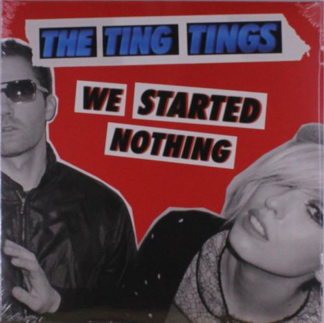 "THE TING TINGS" in blau, "WE STARTED NOTHING" in schwarz-rot auf rotem Hintergrund. Zwei Personen, eine trägt Sonnenbrille.