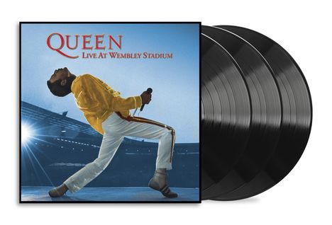 "QUEEN Live at Wembley Stadium" steht oben. Ein Mann im gelben Jackett posiert dramatisch rückwärtsgelehnt mit einem Mikrofon.