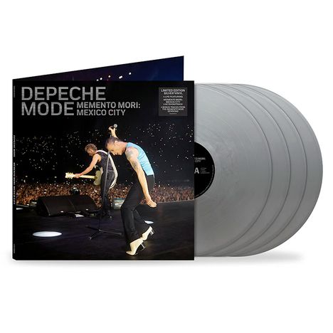 "DEPECHE MODE MEMENTO MORI: MEXICO CITY". Zwei Musiker auf Bühne, glänzende Vinyl-Schallplatten im Hintergrund.