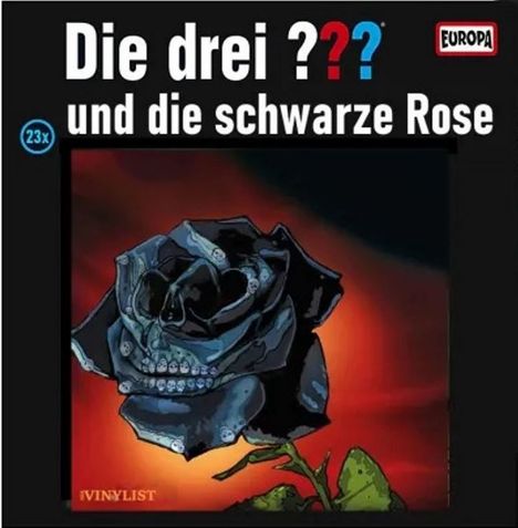 "Die drei ??? und die schwarze Rose" und "Europa" über einer schwarzen Rose mit Totenkopfoptik auf rotem Hintergrund.