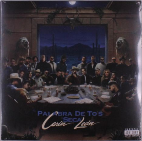 "Palabra de To's Seca" in blauer Schrift; darunter "Carin León". Männer um einen Tisch, bei Nacht, mit Bergen im Hintergrund.