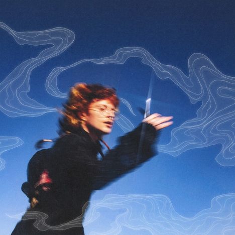 Kein erkennbarer Text. Eine Person mit rötlichem Haar und Brille in Bewegung vor blauem Hintergrund, umgeben von weißen Linien.