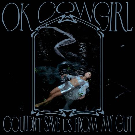 Text: "OK COWGIRL COULDN'T SAVE US FROM MY GUT." Eine Person treibt in schimmerndem Wasser, getragen von transparenten Stoffen.