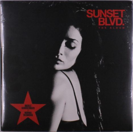 "Sunset Blvd. The Album" in roter Schrift oben rechts, rote Sternform links unten, Frau in Schwarz-Weiß-Porträt.