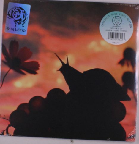 Oben rechts: “CHRYALIS BLUE VINYL EDITION”. Silhouette einer Schnecke vor orangefarbenem Himmel mit Blumen.