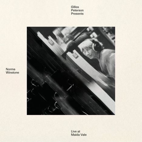 Texte: "Gilles Peterson Presents", "Norma Winstone", "Live at Maida Vale". 
Schwarz-weiß Bild einer Person mit Kopfhörern.