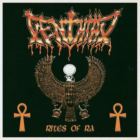Text: "Rites Of Ra". Oben ein stilisiertes Logo. Darunter ein geflügeltes Symbol, flankiert von zwei Ankh-Symbolen.