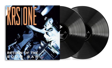 „KRS ONE, RETURN OF THE BOOM BAP“. Ein Mann rappt mit Mikrofon, daneben zwei schwarze Schallplatten.