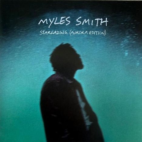 Text: "Myles Smith, Stargazing (Aurora Edition)". Silhouette einer Person, die nach oben schaut, vor einem türkisfarbenen Hintergrund.