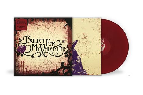 "Bullet For My Valentine" auf einer alten, verzierten Albumhülle mit violetten Rosen; rote Vinyl-Schallplatte.