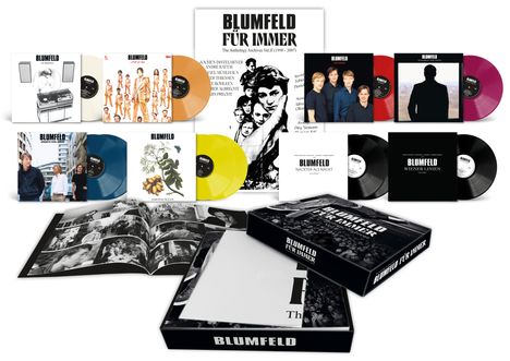 "BLUMFELD FÜR IMMER" steht auf einer Box. Diverse Schallplatten und Albencover sind farbenfroh arrangiert.