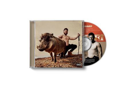 Ein muskulöser Mann kniet neben einem Warzenschwein, hält ein Schwert.  
Links ist das CD-Cover, rechts die CD mit den Songtiteln.