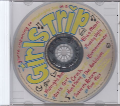 CD-Hülle mit gelbem Titel "Girls Trip" in großen Buchstaben. Noten und Sterne als Verzierungen.